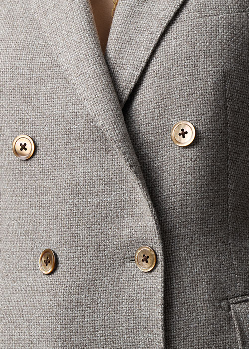 ダブルブレストレディースオーダースーツのアップ