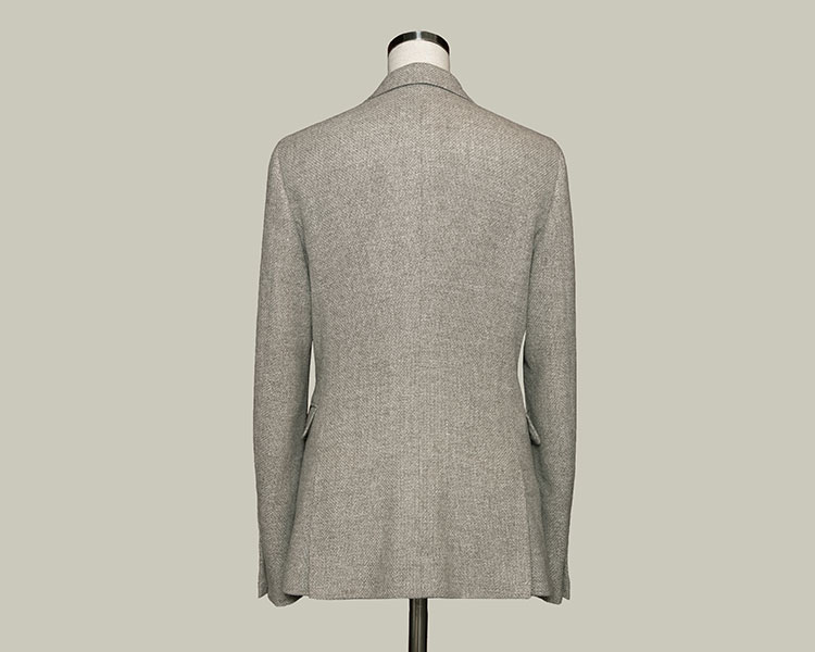 レディースオーダースーツのジャケット背面の写真